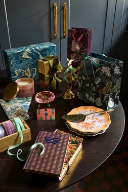 Homesense Christmas - Gifting