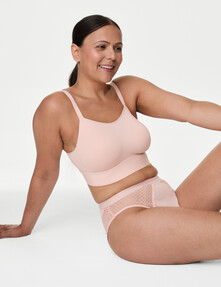 https://w-ww.prshots.co.uk/contents/archives/98/201/images/thumb350x287_auto/marks_amp_spencer_ms-non-wired-post-surgery-cami-bra-a-h-18-pin__d1fd0_thumb.jpg